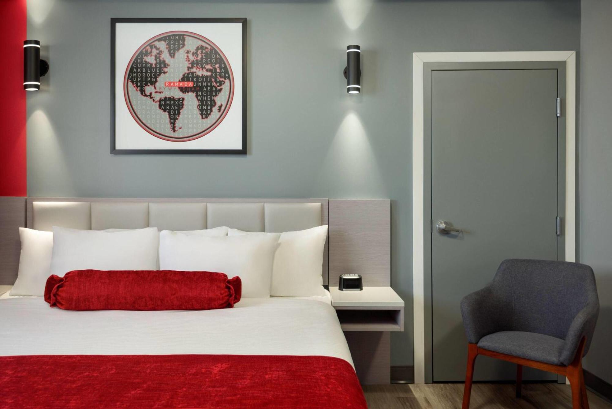 Ramada By Wyndham West Edmonton Hotel & Suites Екстер'єр фото